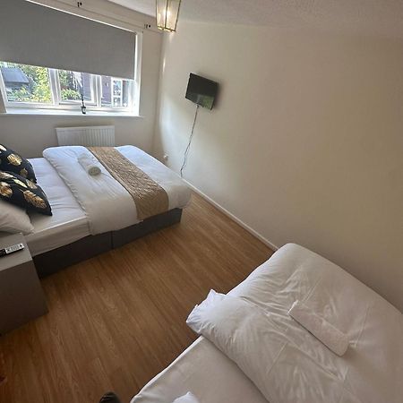 3 Bedroom Apartment Close To Manchester City Stadium And Coop Live المظهر الخارجي الصورة