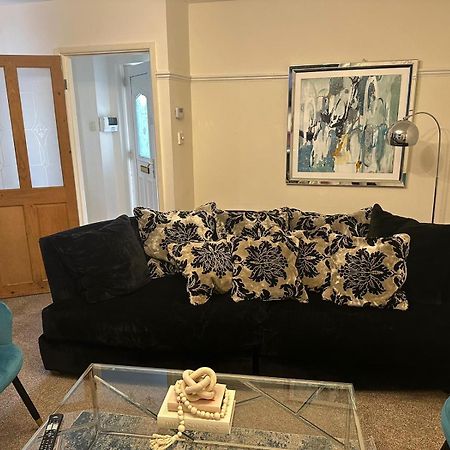 3 Bedroom Apartment Close To Manchester City Stadium And Coop Live المظهر الخارجي الصورة
