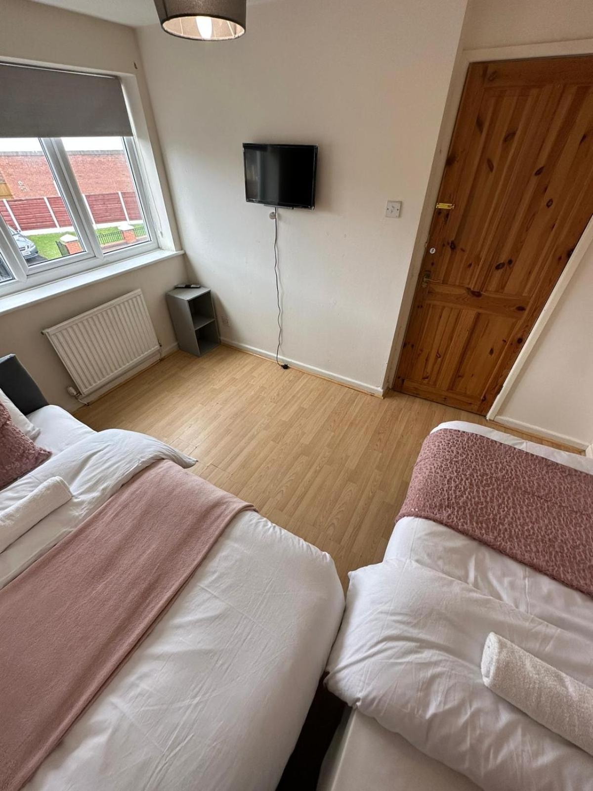 3 Bedroom Apartment Close To Manchester City Stadium And Coop Live المظهر الخارجي الصورة