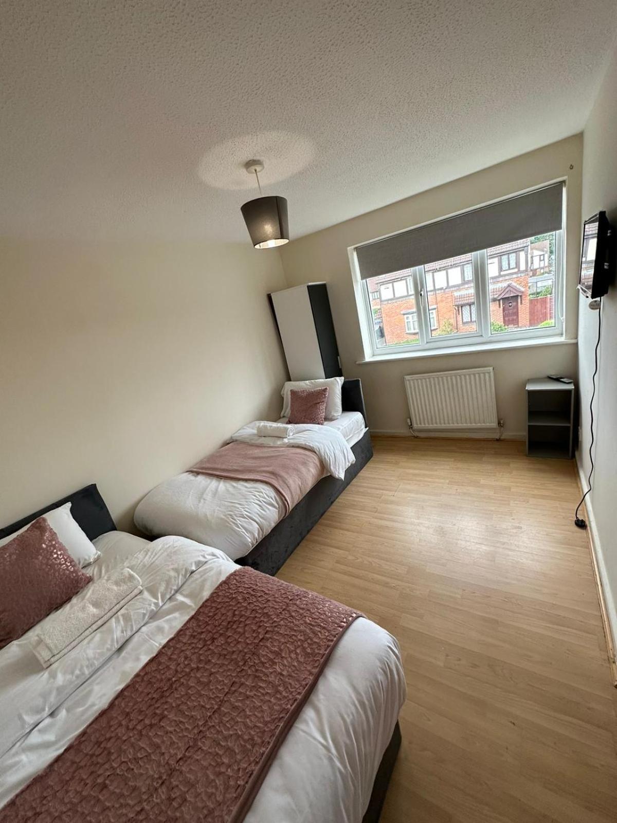 3 Bedroom Apartment Close To Manchester City Stadium And Coop Live المظهر الخارجي الصورة