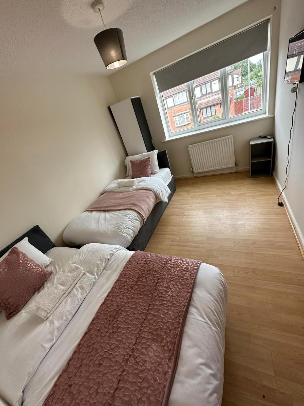3 Bedroom Apartment Close To Manchester City Stadium And Coop Live المظهر الخارجي الصورة