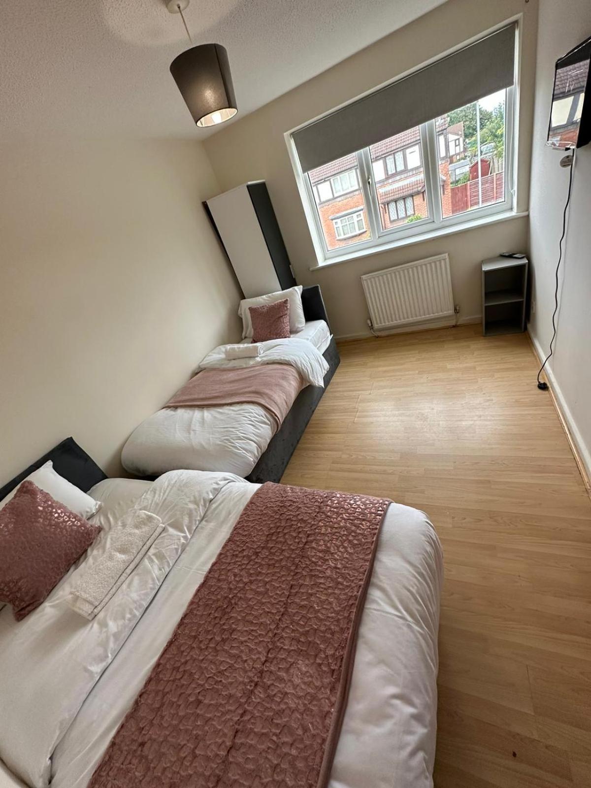 3 Bedroom Apartment Close To Manchester City Stadium And Coop Live المظهر الخارجي الصورة